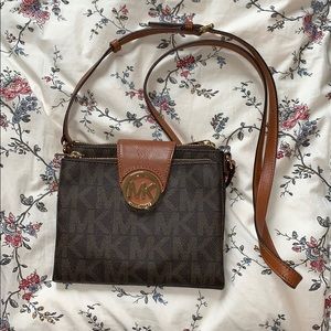 Crossbody purse